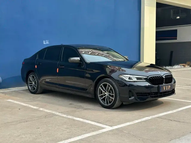 BMW 5 Series — Фото автомобиля 3