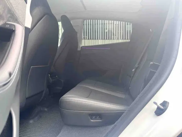 Tesla Model Y — Фото автомобиля 12