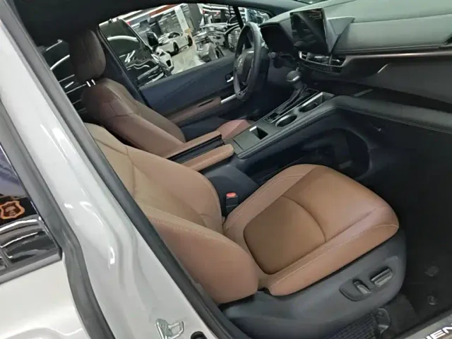 Toyota Sienna — Фото автомобиля 24