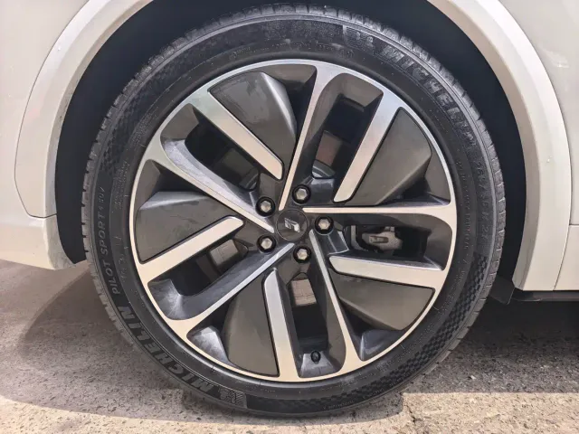 Li Auto L7 — Фото автомобиля 14