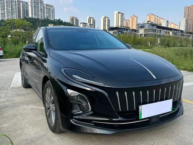 Hongqi E-QM5 — Фото автомобиля 3