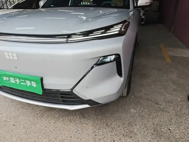 Geely Galaxy Starship 7 EM-i — Фото автомобиля 17