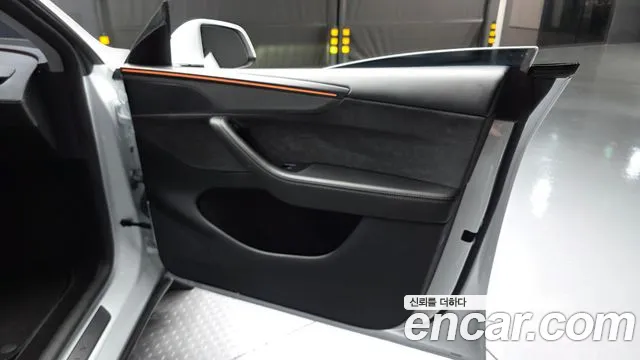 Tesla Model Y — Фото автомобиля 13