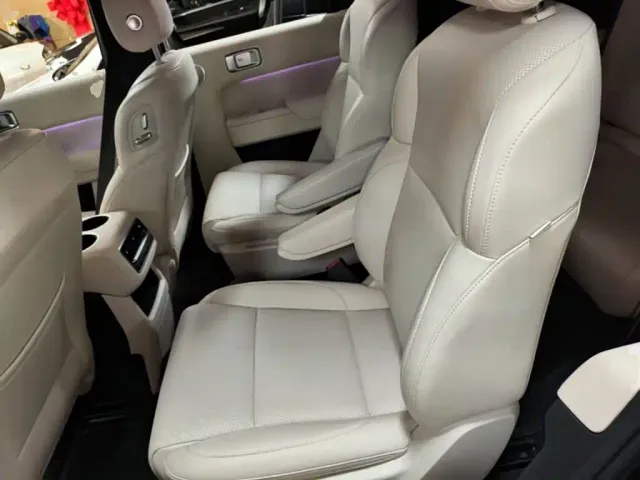 Li Auto L8 — Фото автомобиля 16