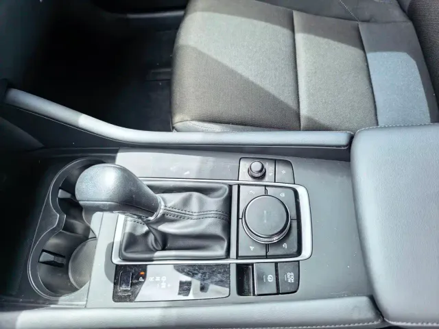 Mazda Axela — Фото автомобиля 9