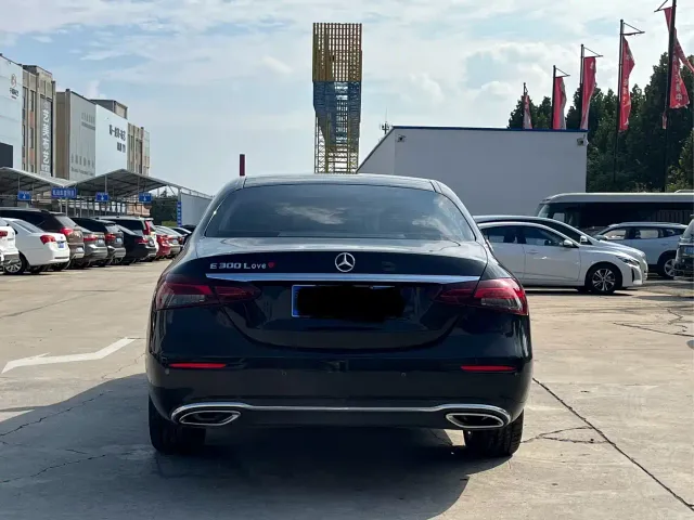 Mercedes-Benz E-Class — Фото автомобиля 8