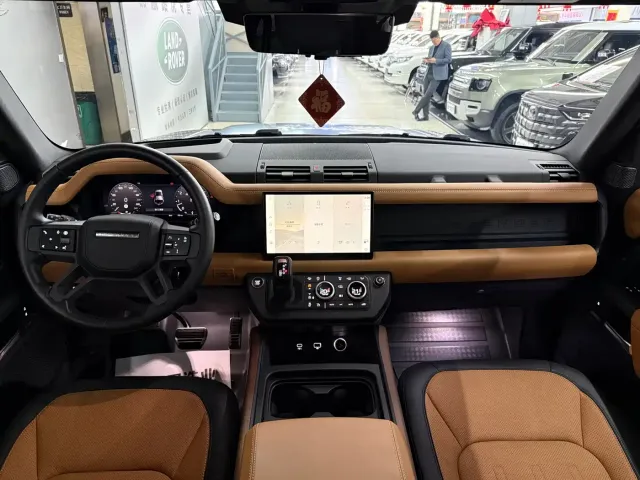 Land Rover Defender — Фото автомобиля 6