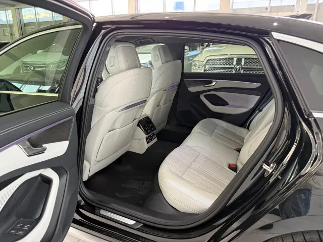 Audi A6L — Фото автомобиля 8