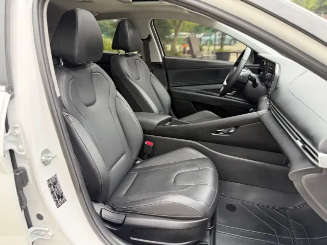 Hyundai Elantra — Фото автомобиля 16