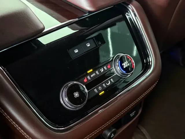 Lincoln Navigator — Фото автомобиля 16