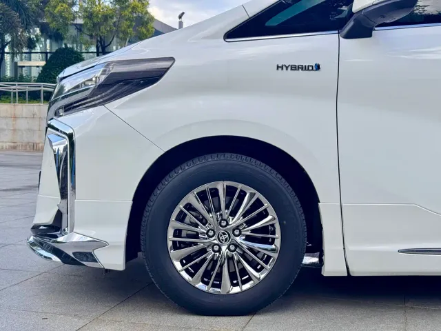Toyota Alphard — Фото автомобиля 17