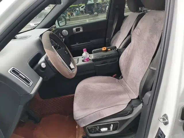 Li Auto L7 — Фото автомобиля 14