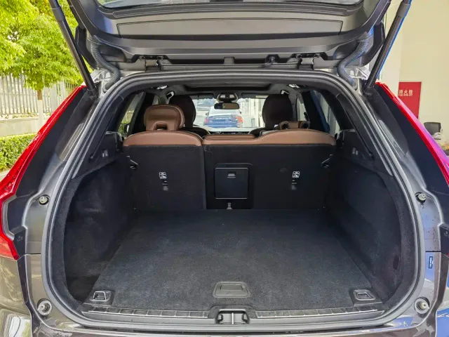 Volvo XC60 — Фото автомобиля 6