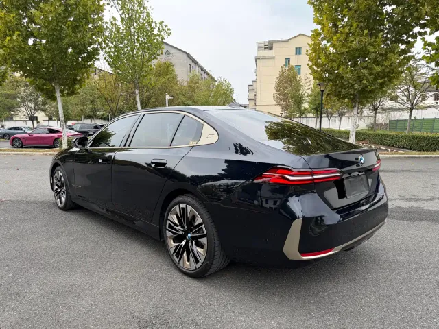 BMW 5 Series — Фото автомобиля 4