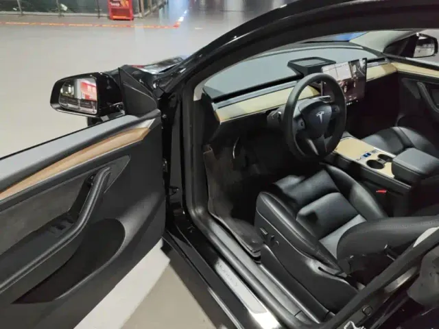 Tesla Model Y — Фото автомобиля 15