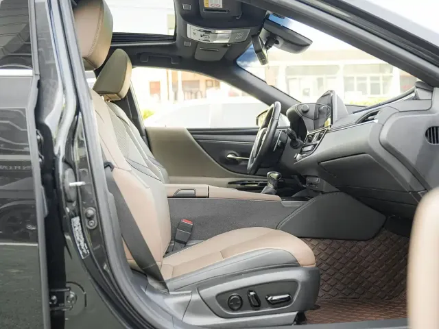 Lexus ES — Фото автомобиля 11