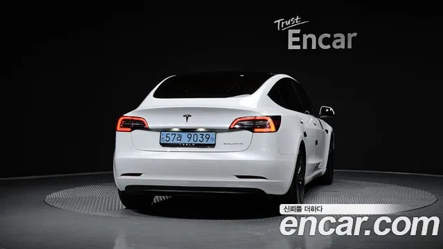 Tesla Model 3 — Фото автомобиля 3