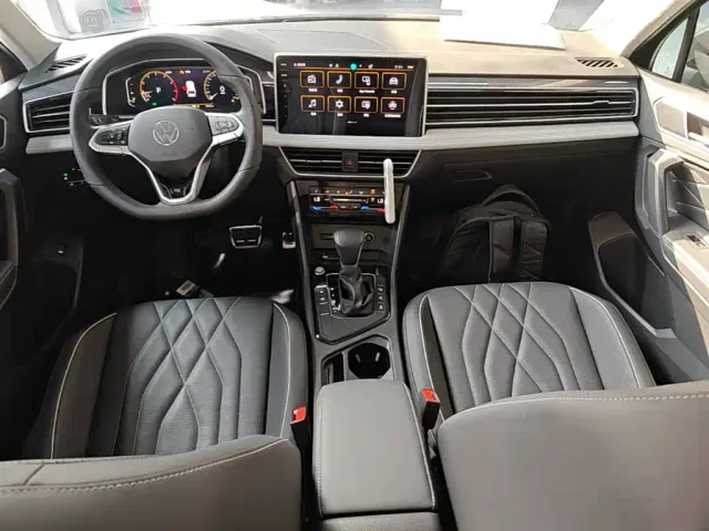 Volkswagen Tiguan L — Фото автомобиля 9