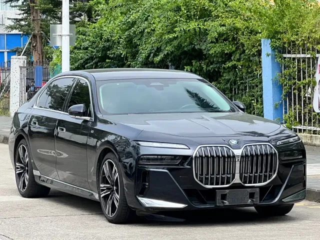 BMW 7 Series — Фото автомобиля 3