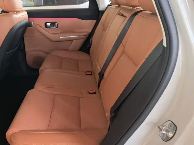 Leapmotor C10 — Фото автомобиля 16