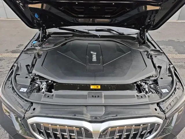 BMW i5 — Фото автомобиля 7