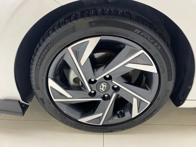 Hyundai Elantra — Фото автомобиля 12