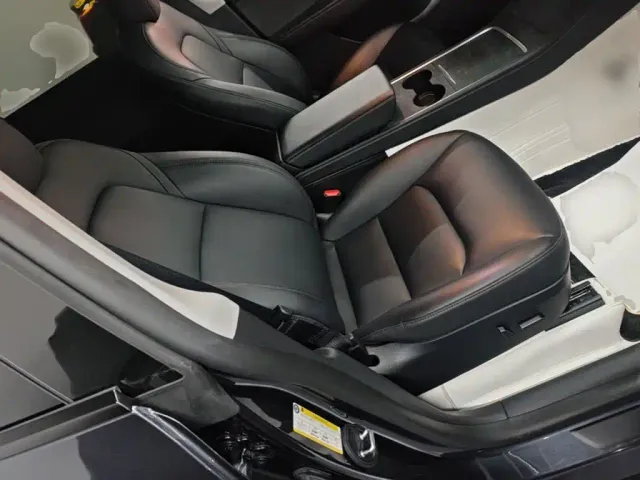 Tesla Model Y — Фото автомобиля 24