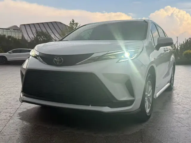 Фотография автомобиля — Toyota Granvia