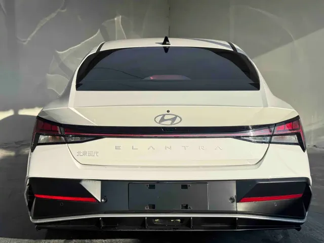 Hyundai Elantra — Фото автомобиля 5