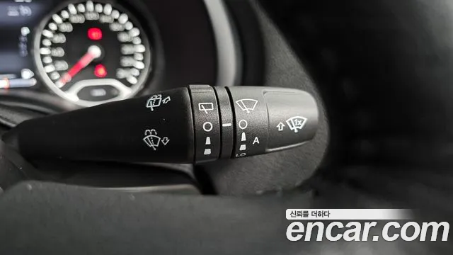 Jeep Renegade — Фото автомобиля 27