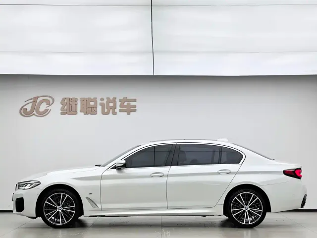 BMW 5 Series — Фото автомобиля 3