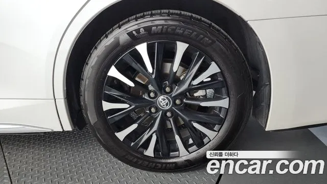 Toyota Alphard — Фото автомобиля 16