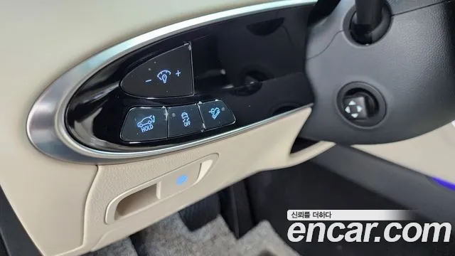 Genesis GV70 2.5T Бензин AWD — Фото автомобиля 30