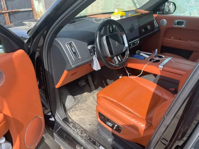 Li Auto L8 — Фото автомобиля 7