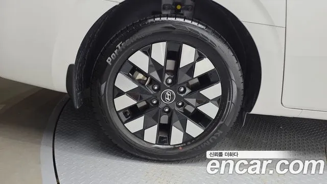 Hyundai Staria Staria 4WD Lounge 9 мест — Фото автомобиля 4
