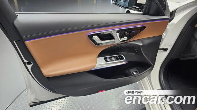 Mercedes-Benz E-Class — Фото автомобиля 24