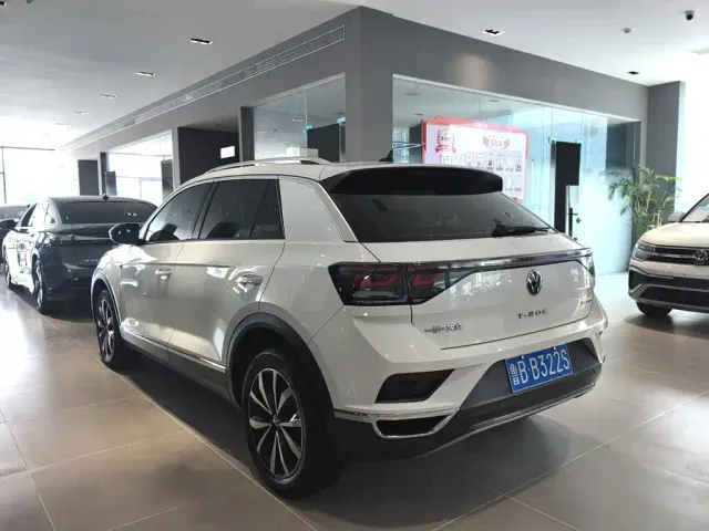 Volkswagen T-Roc — Фото автомобиля 16