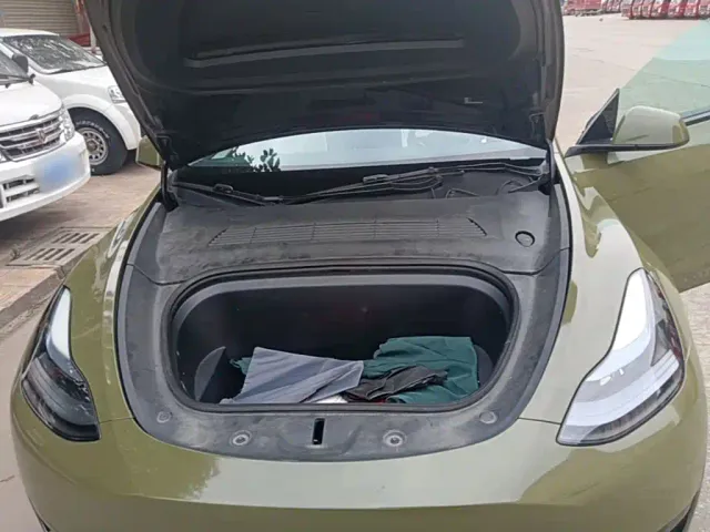 Tesla Model Y — Фото автомобиля 19