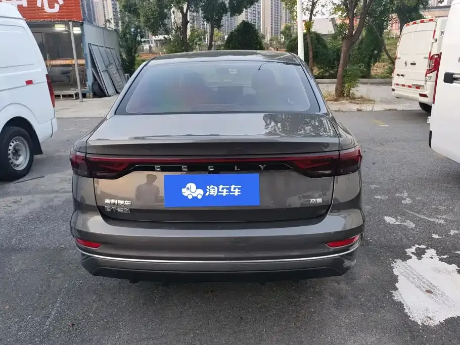 Geely Emgrand 2025 4th Gen 1.5L CVT Premium — Фото автомобиля 4