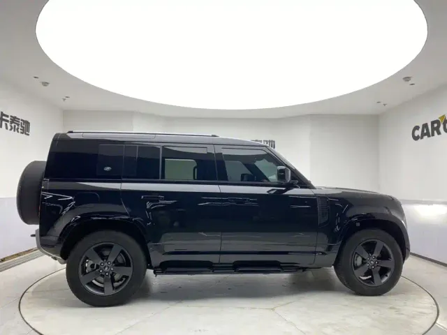 Land Rover Defender — Фото автомобиля 4