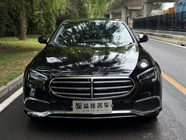 Mercedes-Benz E-Class — Фото автомобиля 2