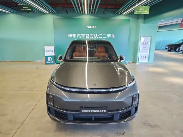 Li Auto L8 — Фото автомобиля 2