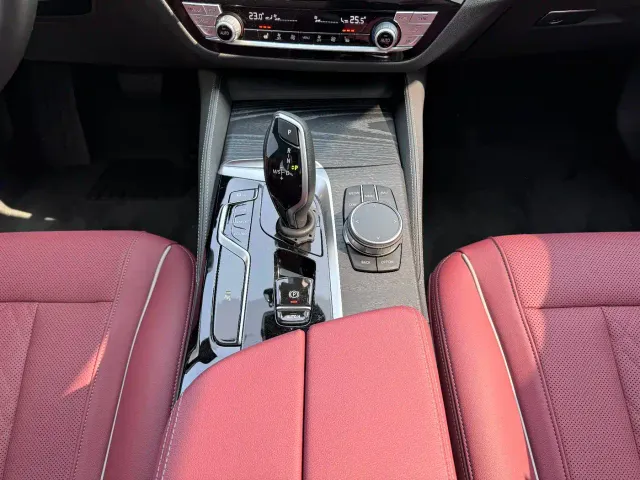 BMW 5 Series — Фото автомобиля 10