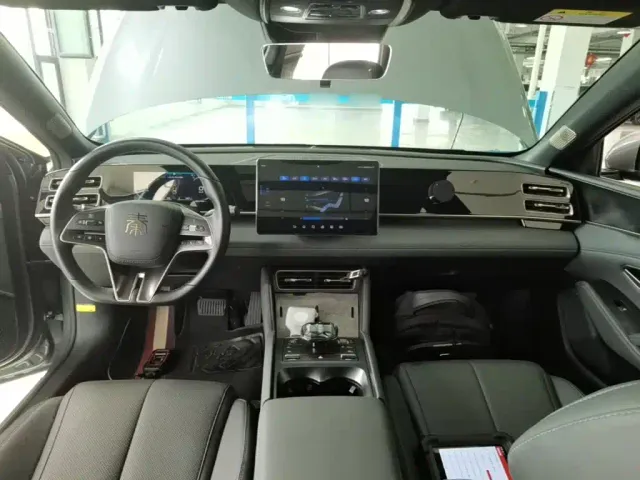 BYD Qin L — Фото автомобиля 9