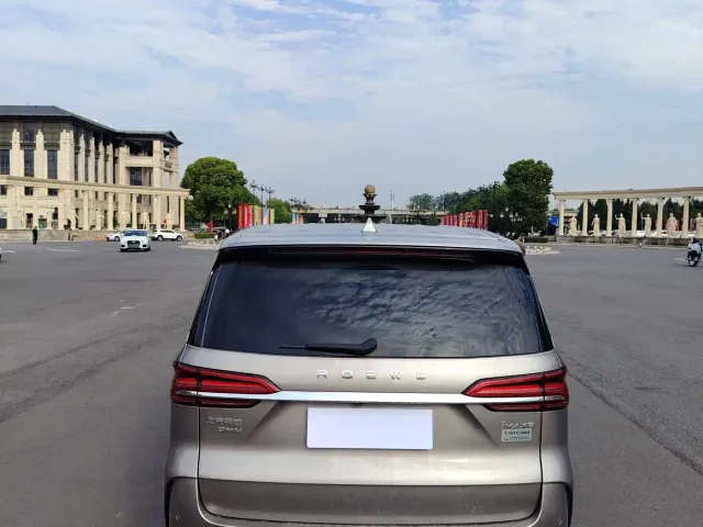 Roewe iMAX8 — Фото автомобиля 4