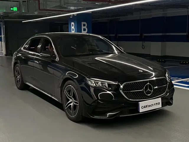 Mercedes-Benz E-Class — Фото автомобиля 3
