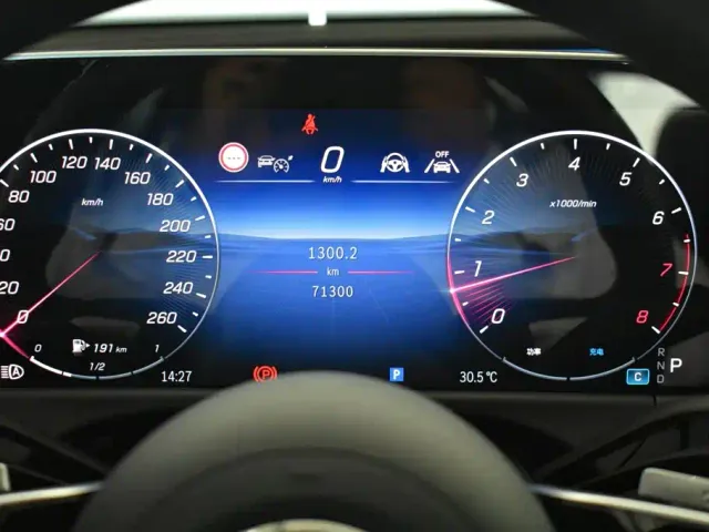 Mercedes-Benz E-Class — Фото автомобиля 4