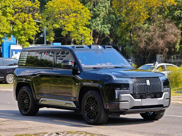 BYD U8 — Фото автомобиля 3