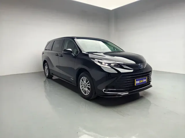 Toyota Sienna — Фото автомобиля 3