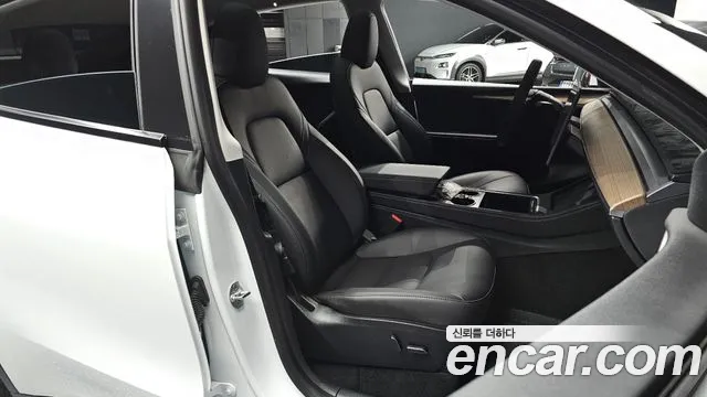 Tesla Model Y — Фото автомобиля 16